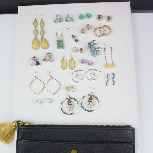 Lot Pierced earrings J. Crew, Avon, etc. with J. Crew Leather Zippered Pouch - Picture 16 of 16